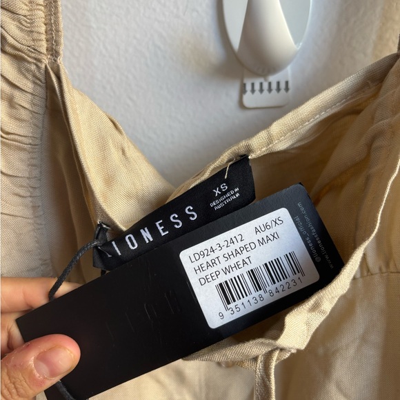 Lioness | Heart-Shaped‎ Maxi Dress - Picture 6 of 6